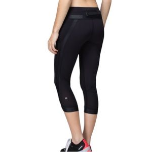 Lululemon Chase Me Crop Leggings Size 4 Mesh panels and back pocket in black
